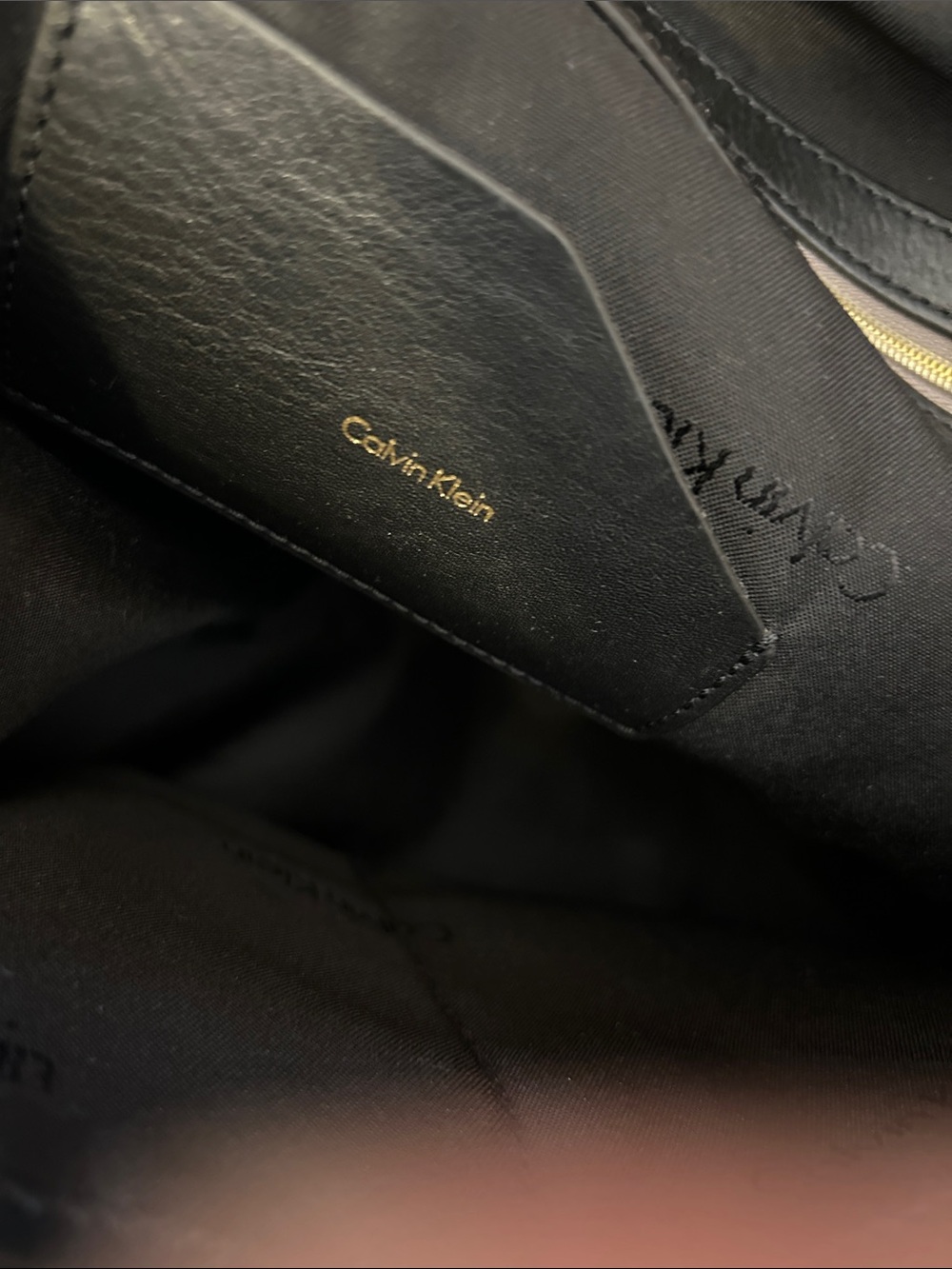 Calvin Klein Black Leather Shoulder Bag with Gold-Tone Accent image 7